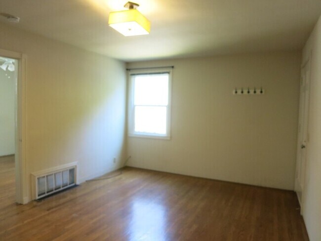 Building Photo - 310 Kipling St