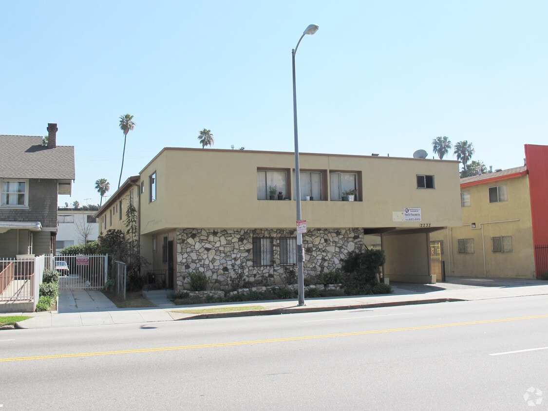 Building Photo - 2232 S Western Ave