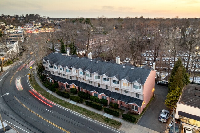 Building Photo - 391 Great Neck Rd
