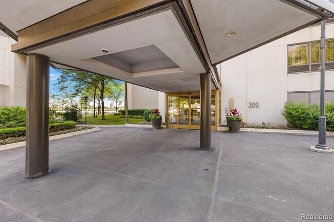 Foto del edificio - 1001 W Jefferson Ave