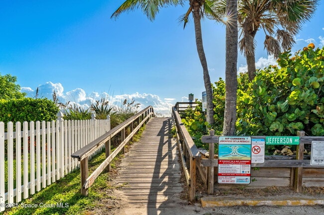 Building Photo - 8000 Ridgewood Ave