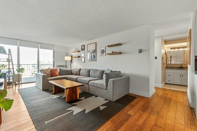 Foto del edificio - 4800 E Hale Pkwy