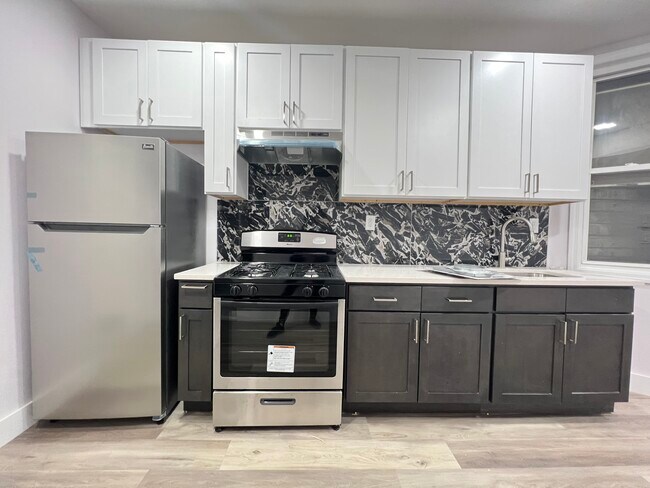 47 Avenida Logan 3R - 44 Logan Ave