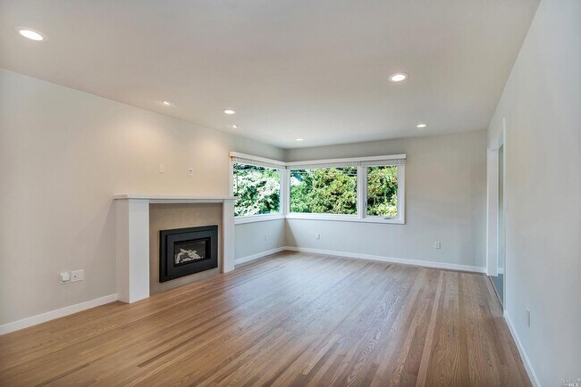 Building Photo - 42 Forbes Ave