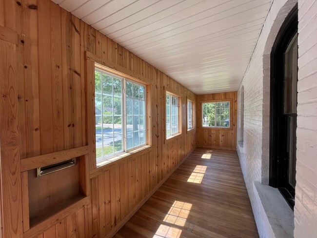 Building Photo - 4 Bedroom Single Family Home in Wausau!