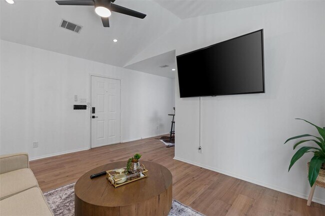 Foto del edificio - 6903 Deatonhill Dr