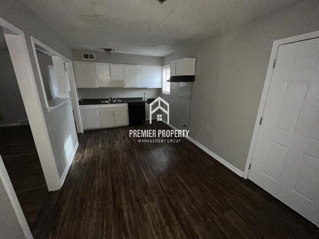 Building Photo - 3253 Starsdale - Available Now!