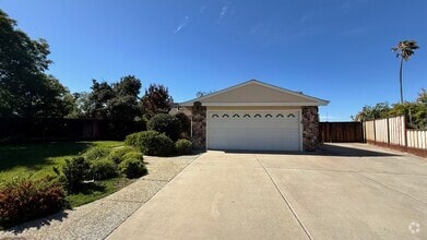 Building Photo - 672 Swallow Dr