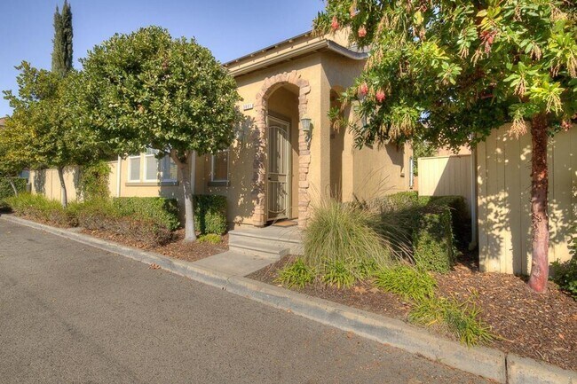 Foto del edificio - 4 br, 3 bath House - 3861 Moody Ln