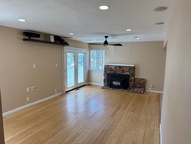 Foto del edificio - Spacious 3-bedroom home in Quiet El Sobran...
