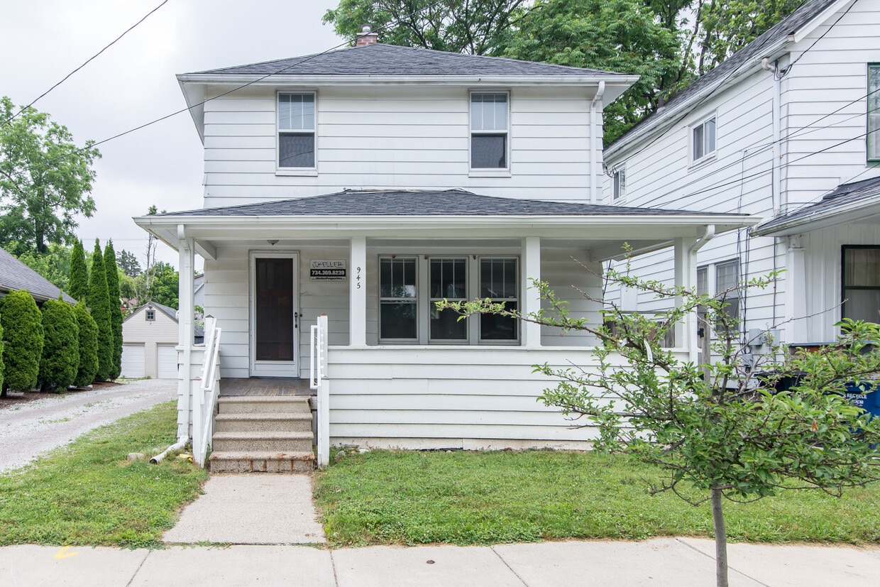Primary Photo - 945 Woodlawn Ave