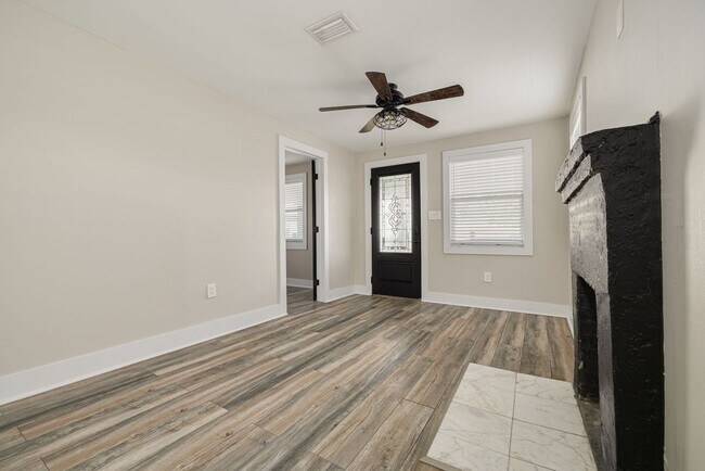 Foto del edificio - 106 W Haya St