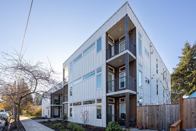 Photo - 4647 SE 40th Ave Apartment