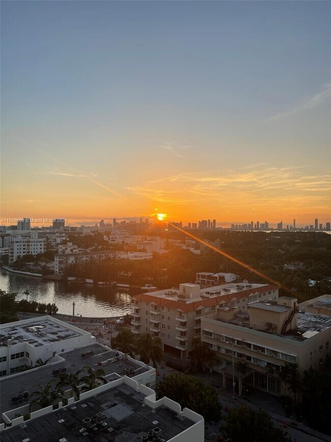 Building Photo - 2655 Collins Ave