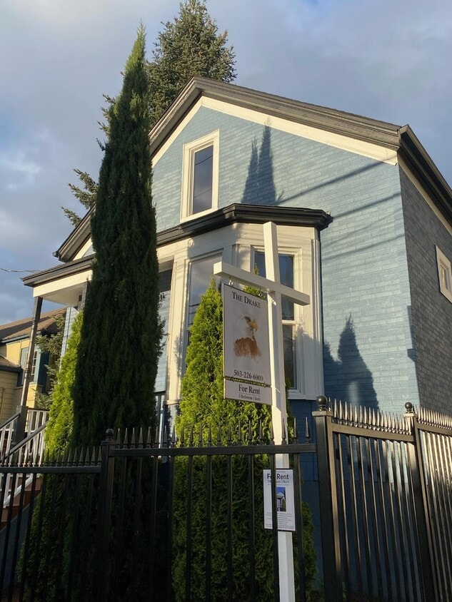 2-BR Single Family Home one block to NW 23rd Avenue - 1724 NW 24th Ave