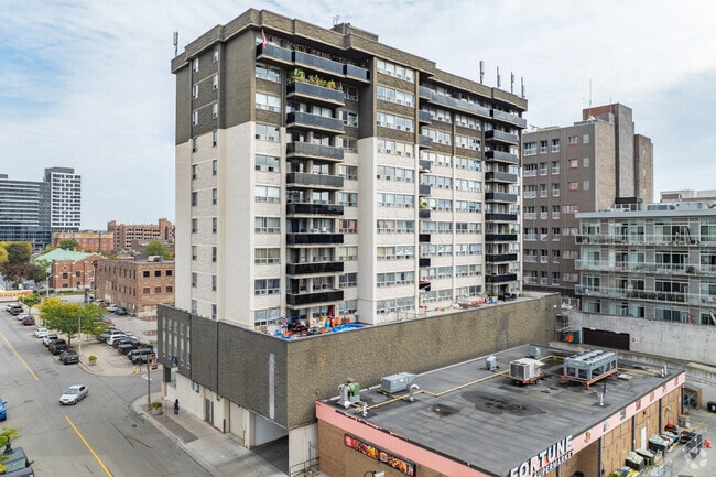 Building Photo - 33 Richmond Street W