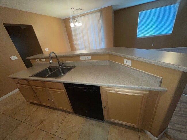 Building Photo - Delightful 2 Bedroom 2 Bathroom Townhouse!