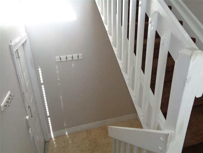 Foto del edificio - 5048 Heatherhill Ln