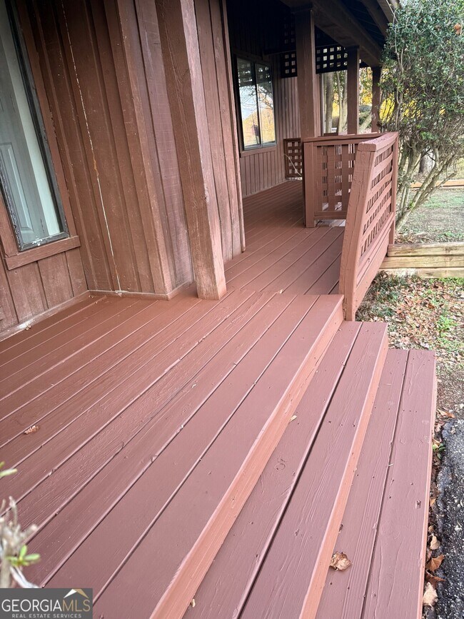 Building Photo - 20 Fairway Ln