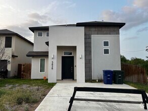 Building Photo - 5626 Encanto Dr