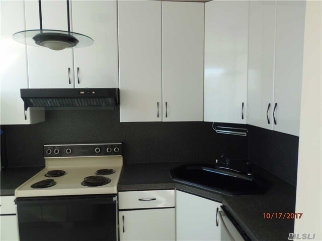 Building Photo - 64-38 65th Ln