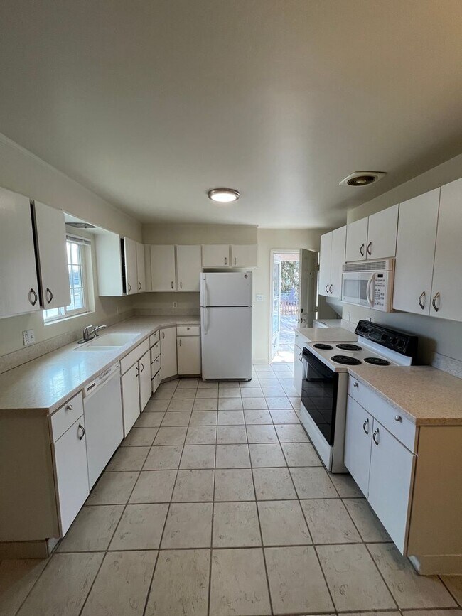 Building Photo - House in downtown carson