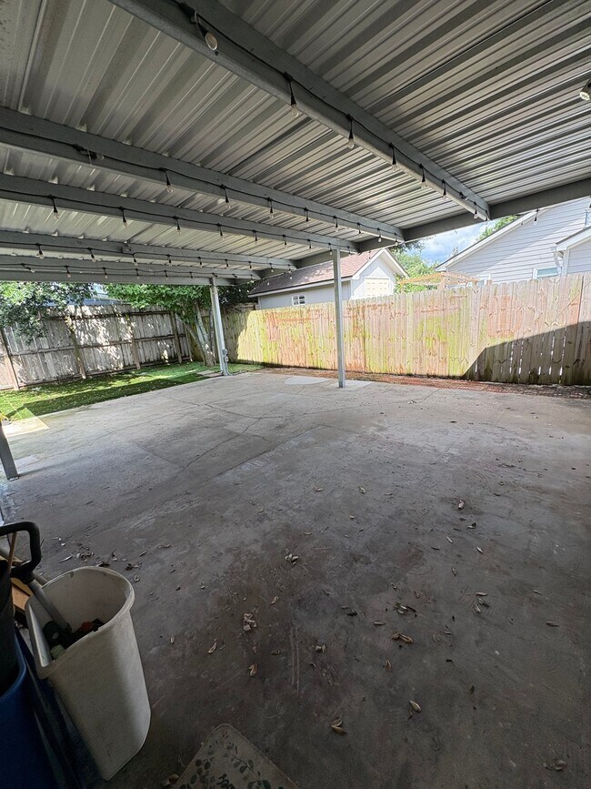 Building Photo - 235 Brookside Dr
