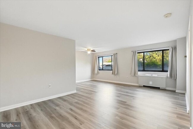 Building Photo - 1300 S Arlington Ridge Rd