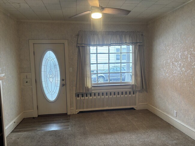 Building Photo - 2 S Vine St