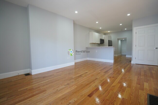 Photo - 372 Oxford St Apartment