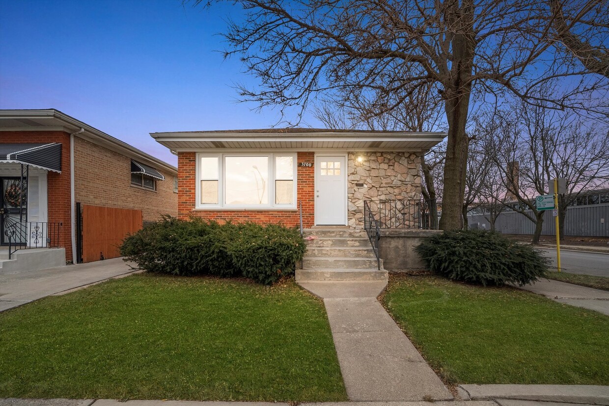 Foto principal - 3700 W 76th Pl