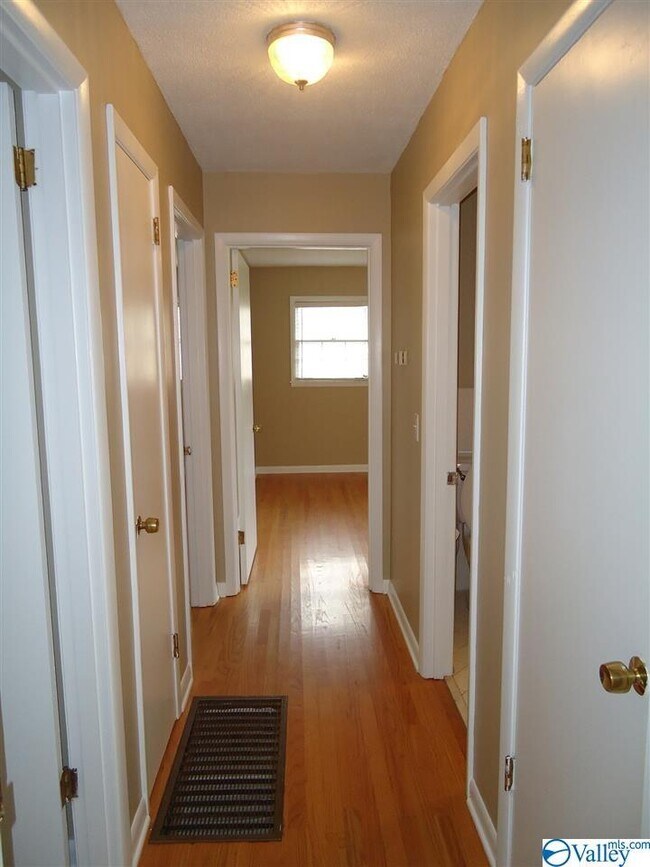 Foto del edificio - 306 Drake Ave SW