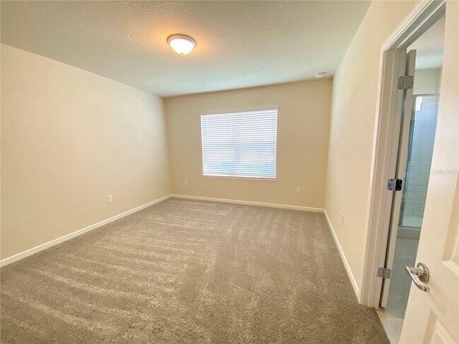 Foto del edificio - 2110 Charming Ave