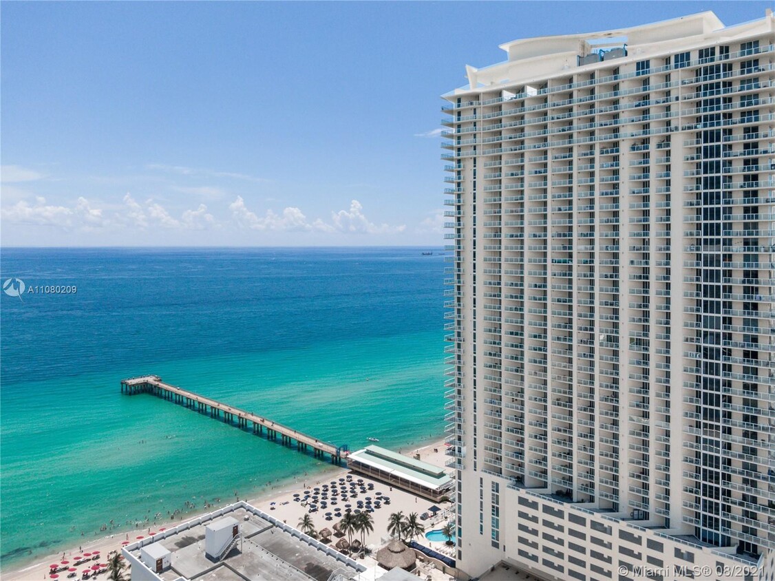 Primary Photo - 16699 Collins Ave