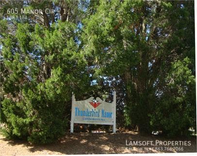 Building Photo - 605 Manor Cir