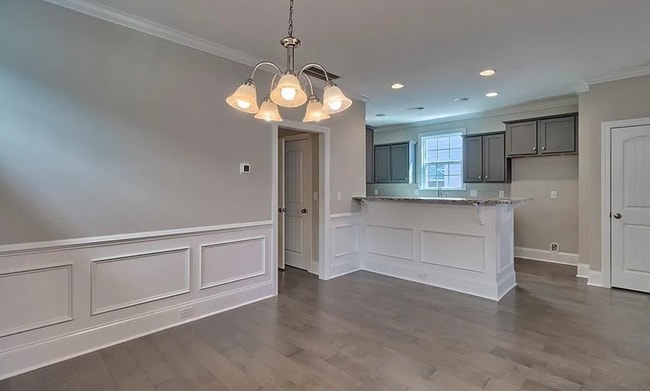 Building Photo - 5 Bedroom 2000 Square Ft Home at Village a...