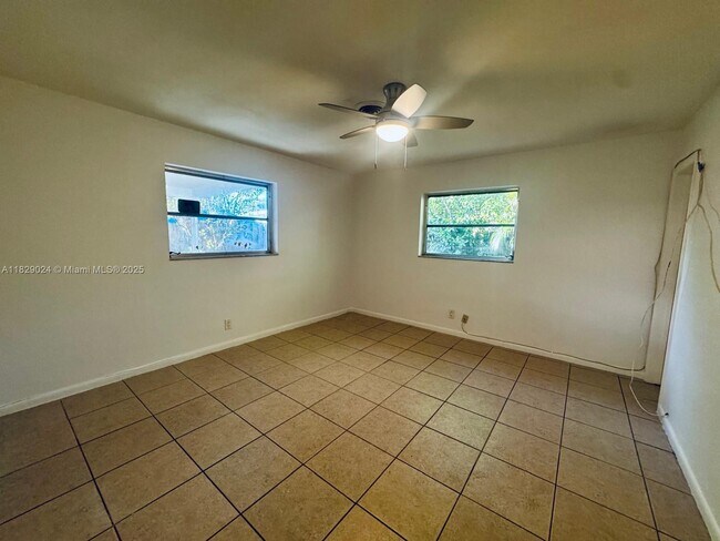 Foto del edificio - 2051 NE 25th Ave