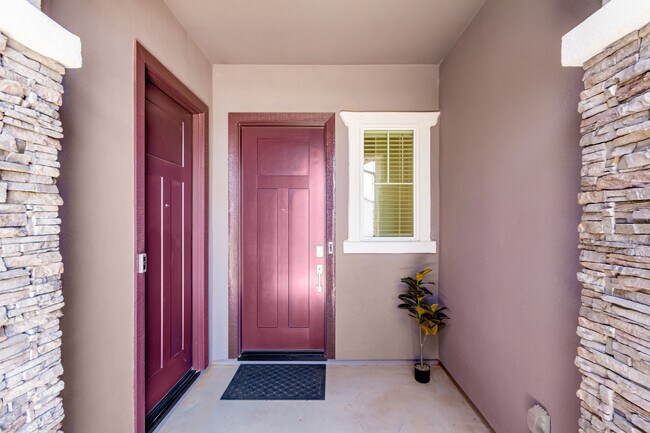 Building Photo - 941 Treasure Trl