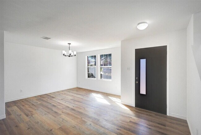 Foto del edificio - 5 Bedroom, 2.5 baths 2 story home in Wylie, TX