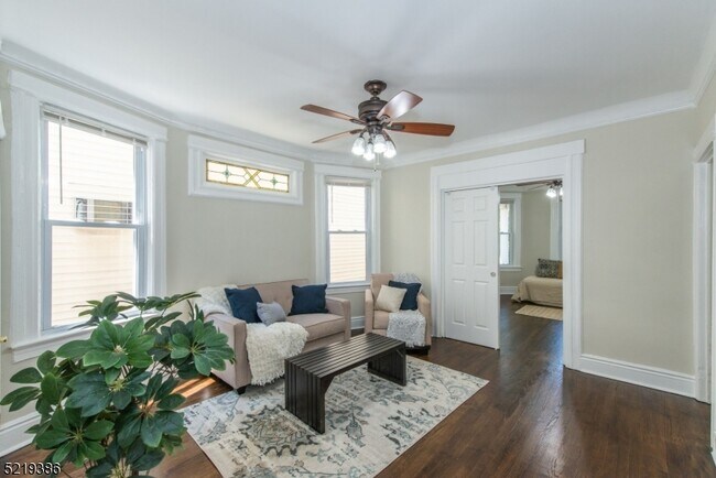Foto del edificio - 165 Hillside Ave