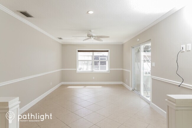 Foto del edificio - 7456 Blaine Way
