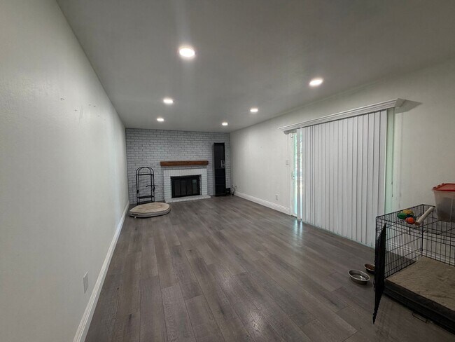 Building Photo - 3163 Portsmouth Dr
