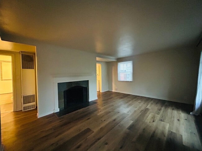 Foto del edificio - Charming 2 Bedroom House with Fenced Yard in Fairmount Park Neighborhood