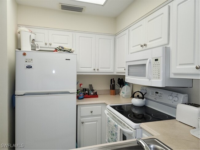 Building Photo - 3320 Olympic Dr