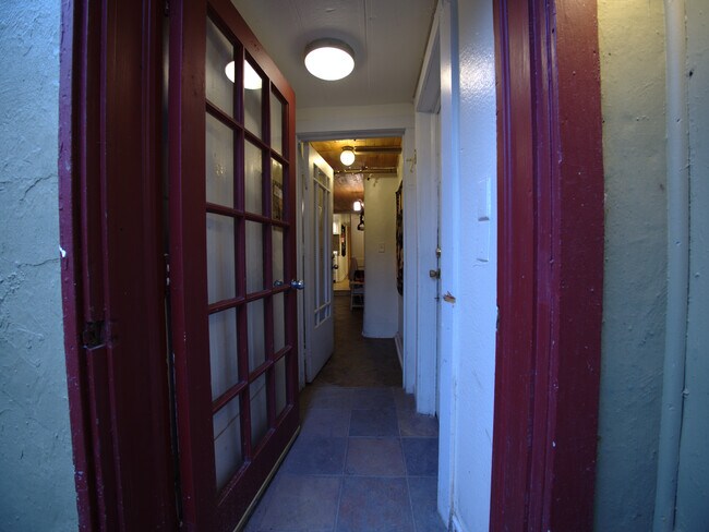 Entrada exterior - 717 W S St