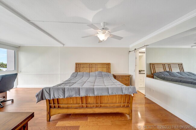 Foto del edificio - 3100 NE 49th St