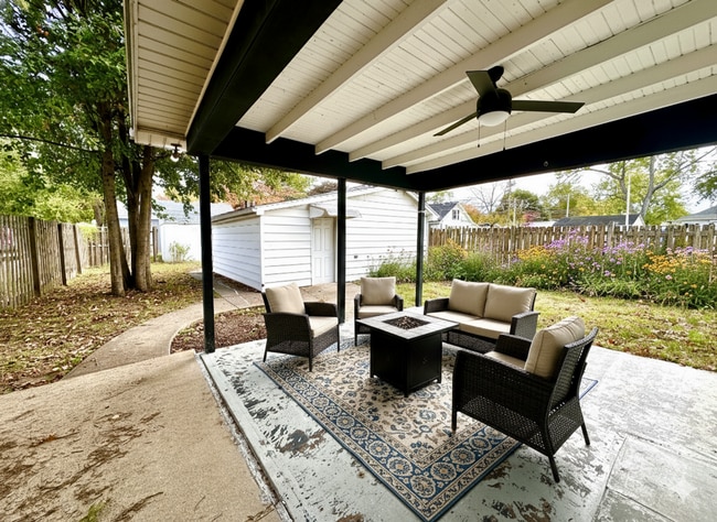 Building Photo - 2 Bed 1 Bath with Private Covered Patio