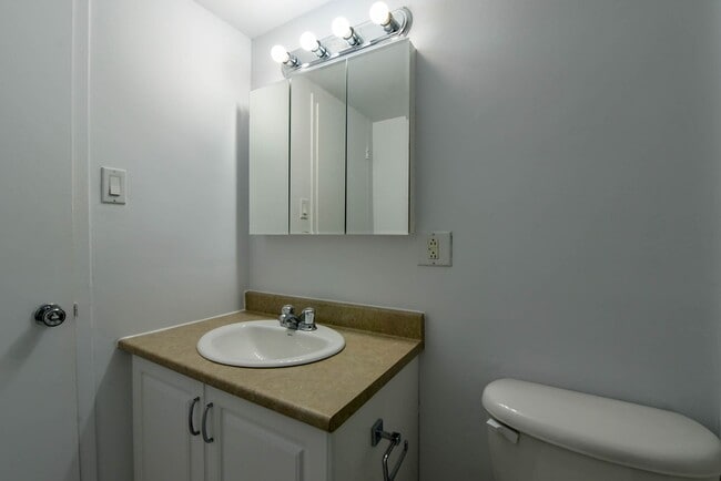 Photo du bâtiment - 2400 Av. Van Horne