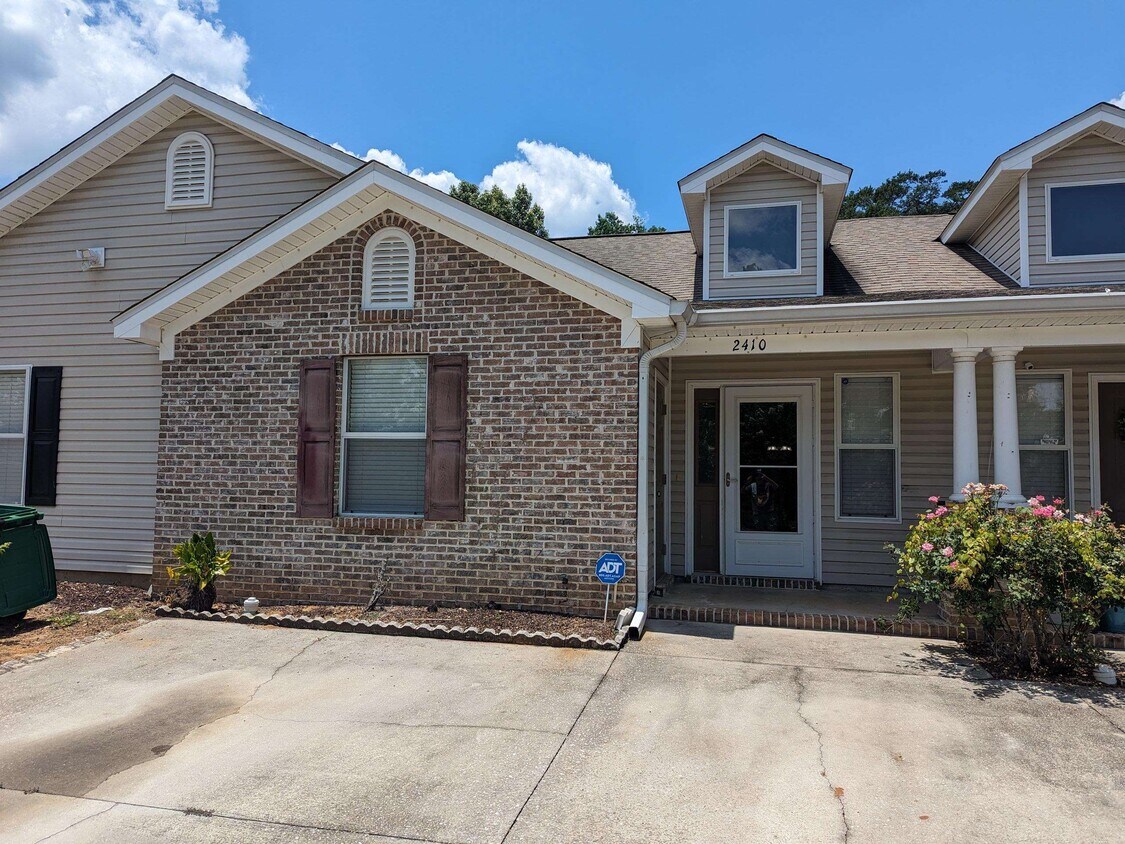 Primary Photo - 2410 Quazar Cir