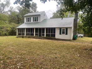 Building Photo - 3088 Hillsboro Rd